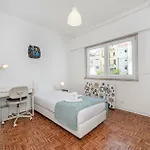Houze Spacious Near Marques De Pombal *